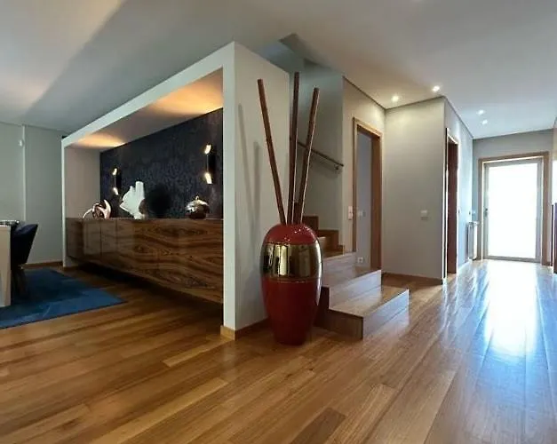 Luxury Modern Triplex * 波瓦－迪瓦尔津