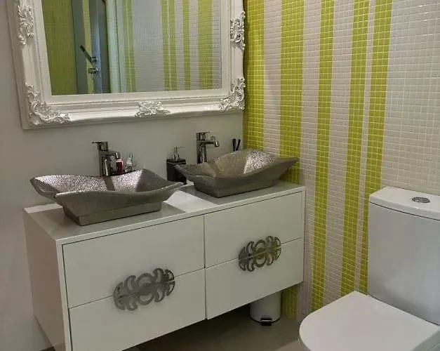 Luxury Modern Triplex 펜션 *