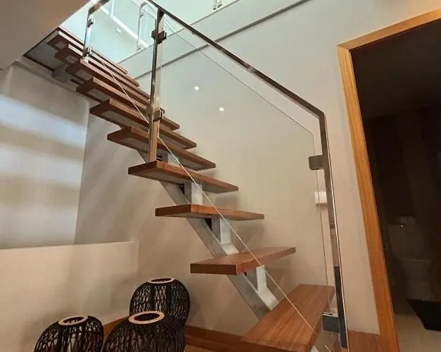 Luxury Modern Triplex * 포보아데바짐